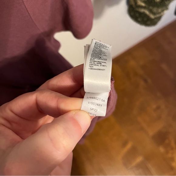 ATHLETA ~ Plum Stratus II Haut Athletic Tee - Picture 4 of 6